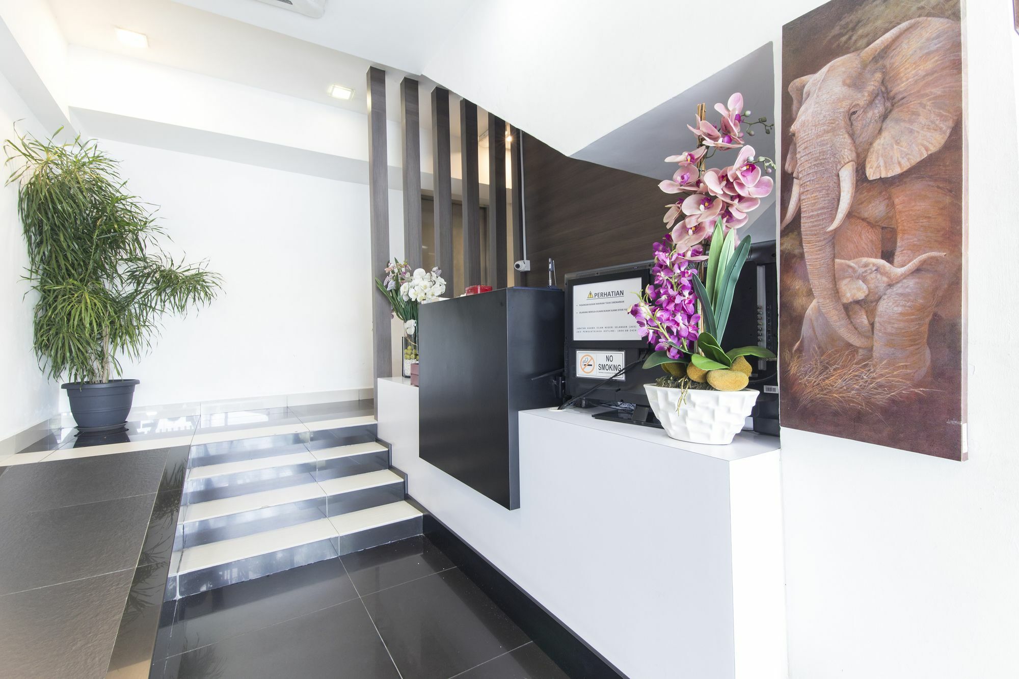 Oyo 325 Damansara Inn Petaling Jaya Exterior photo